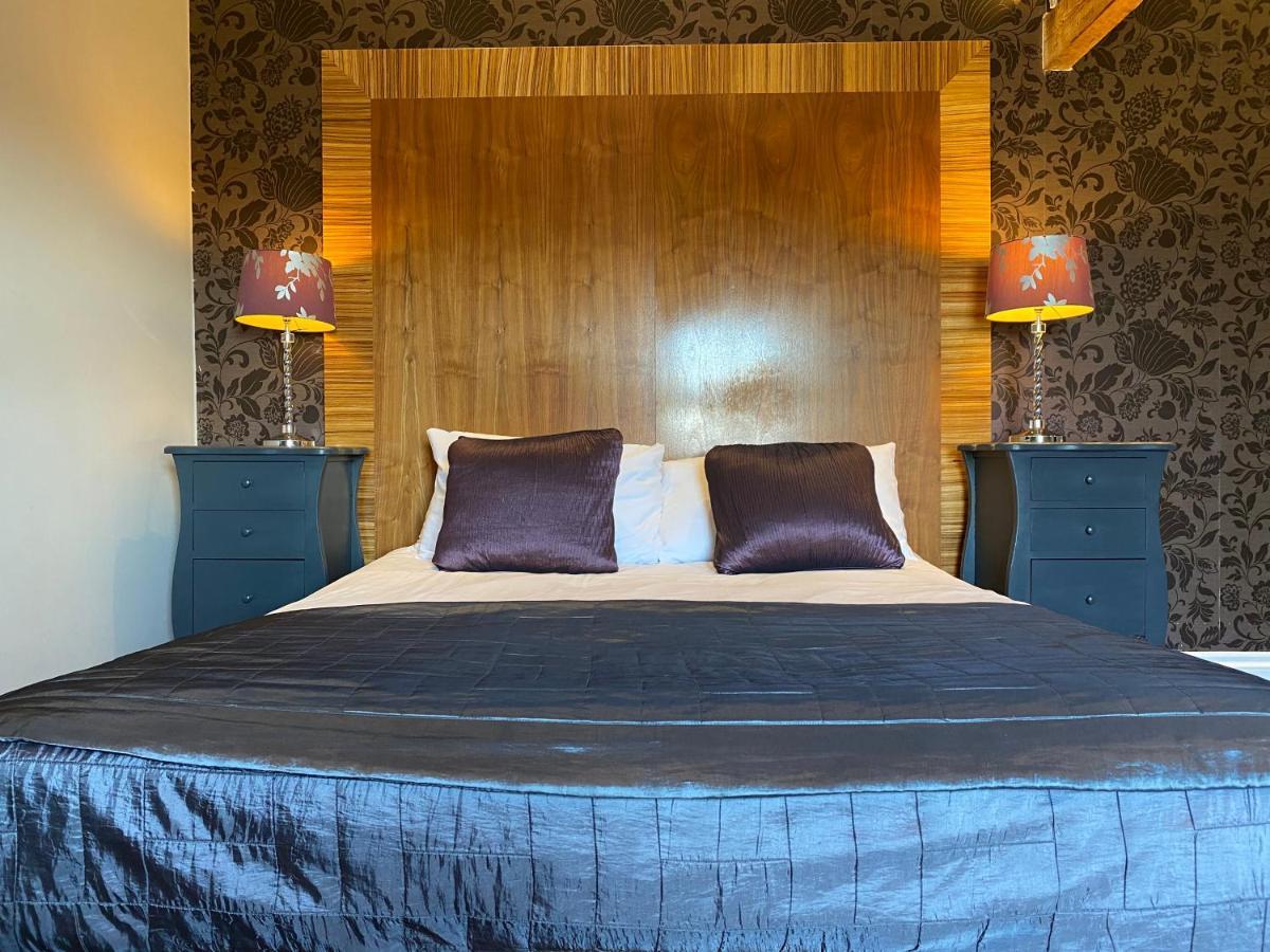 Number One Hundred Bed And Breakfast Cardiff Bagian luar foto