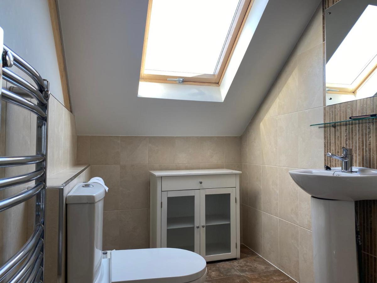 Number One Hundred Bed And Breakfast Cardiff Bagian luar foto