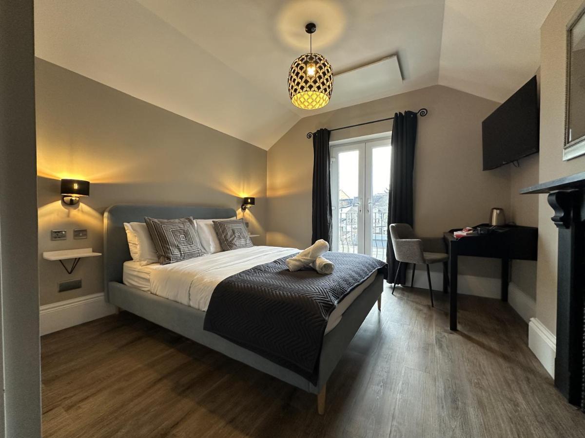 Number One Hundred Bed And Breakfast Cardiff Bagian luar foto