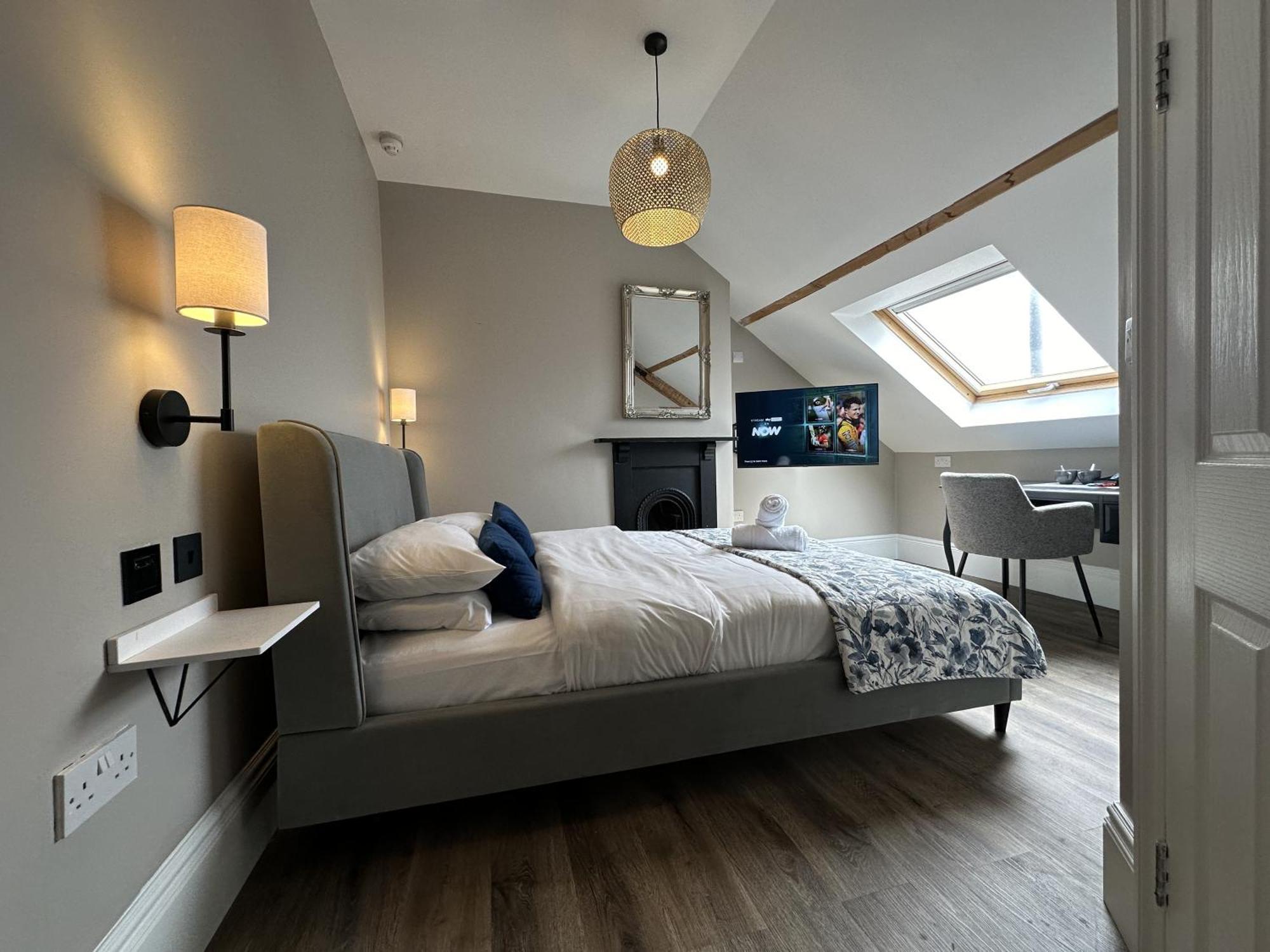 Number One Hundred Bed And Breakfast Cardiff Bagian luar foto