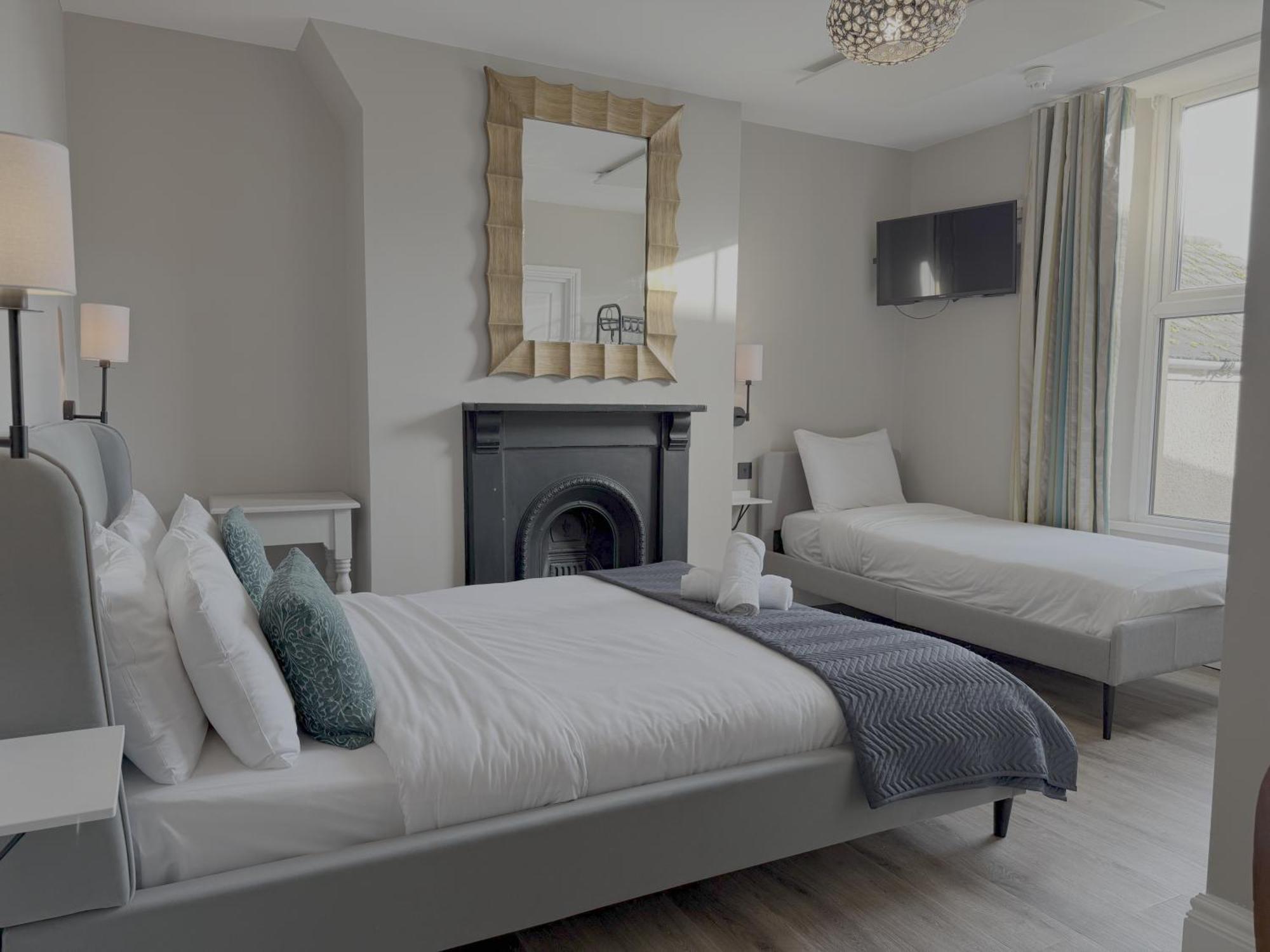 Number One Hundred Bed And Breakfast Cardiff Bagian luar foto
