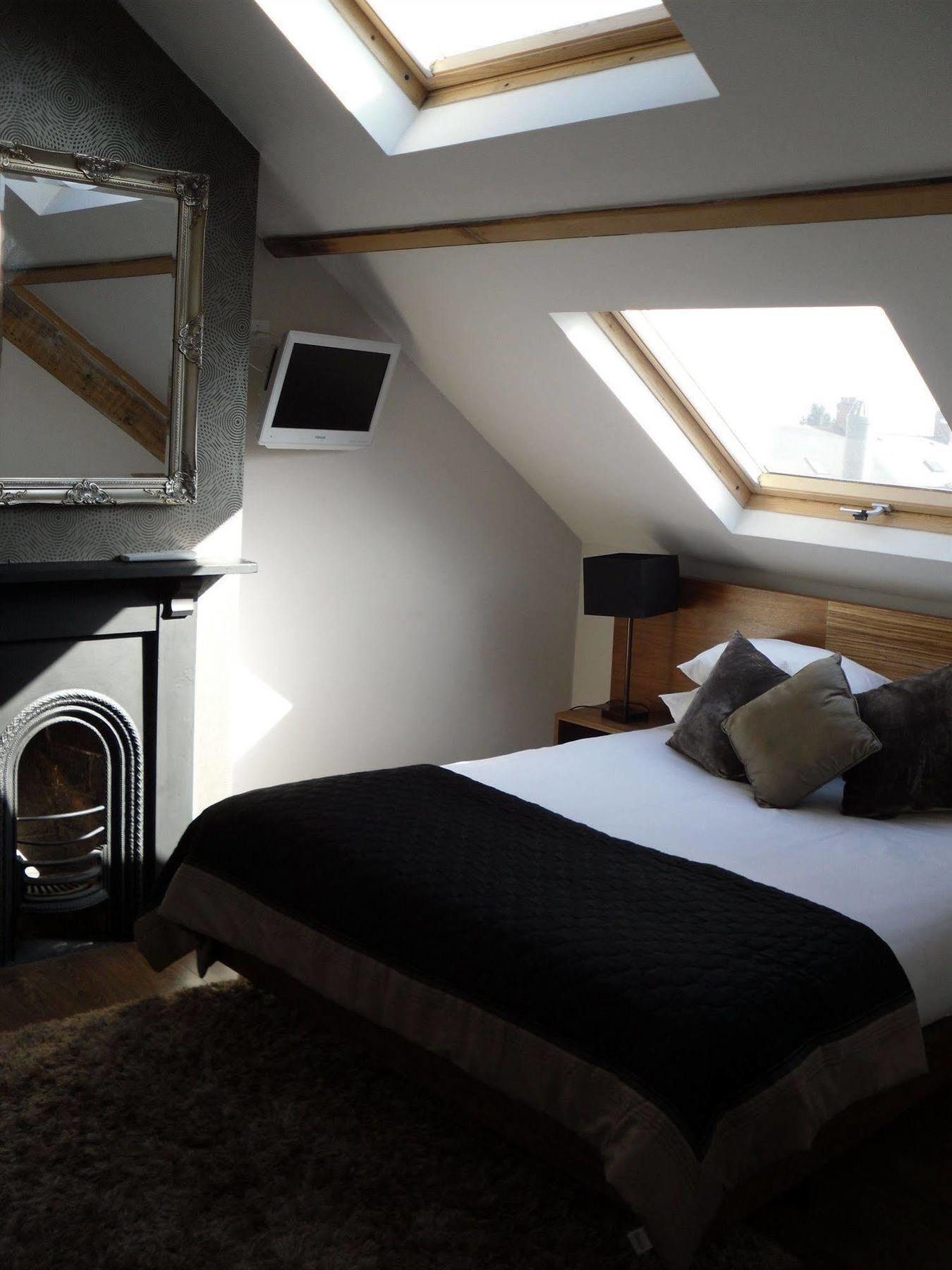Number One Hundred Bed And Breakfast Cardiff Bagian luar foto