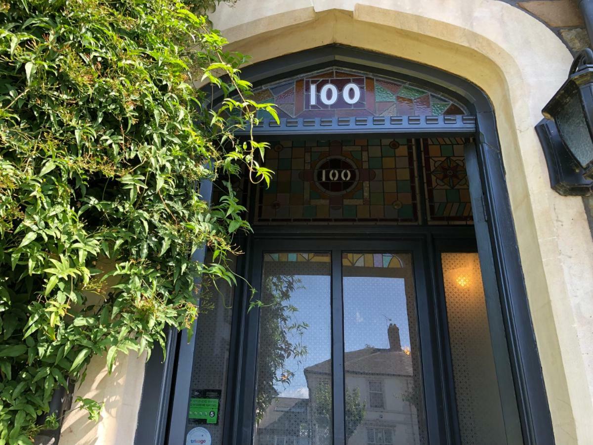 Number One Hundred Bed And Breakfast Cardiff Bagian luar foto